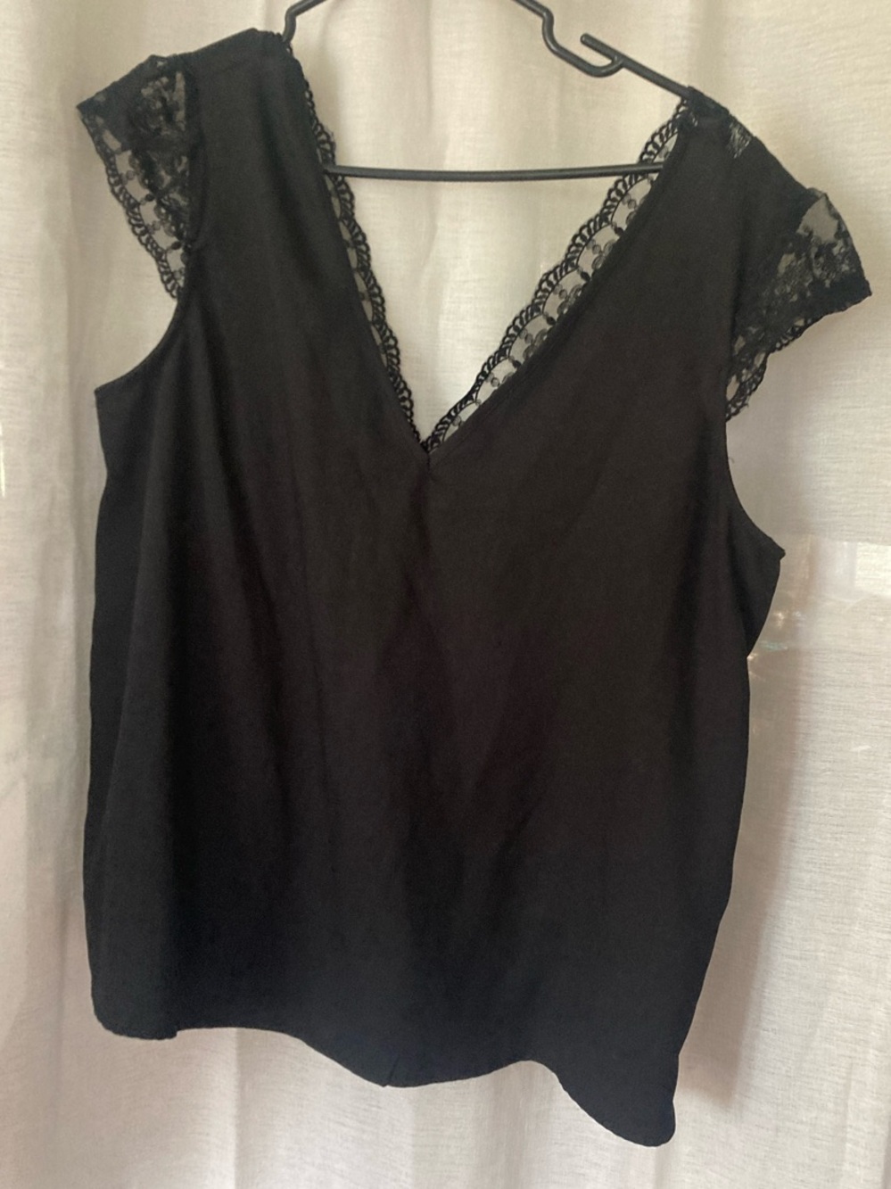 Women’s Black Lace-Trim V-Neck Camisole - Picture 4 of 5